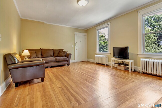 326 W Rock Ave in New Haven, CT - Building Photo - Building Photo