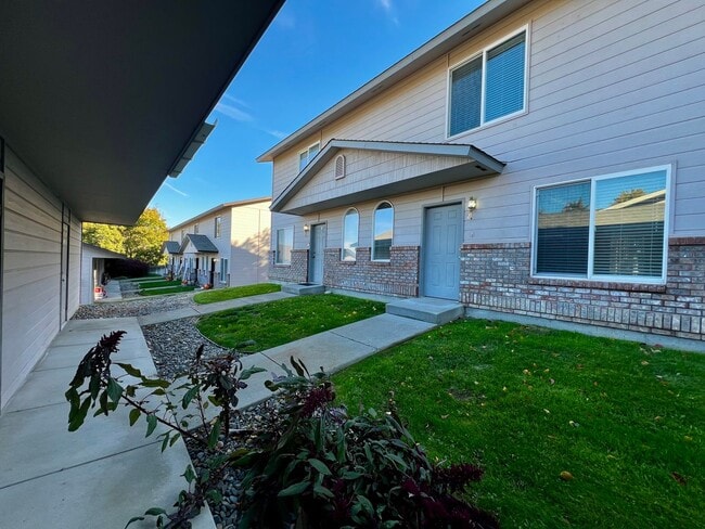 property at 3618 Fairbanks Ave
