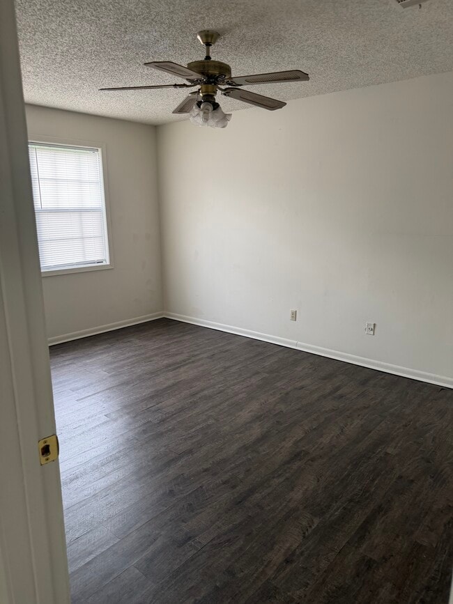 2200 Holmes St, Unit Holmes Street Duplex in Tupelo, MS - Foto de edificio - Building Photo