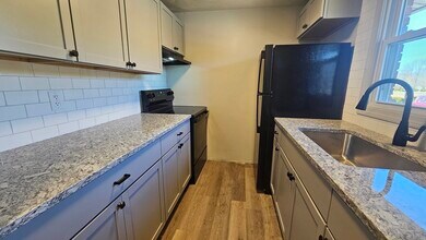 77 American Legion Hwy in Westport, MA - Building Photo - Building Photo