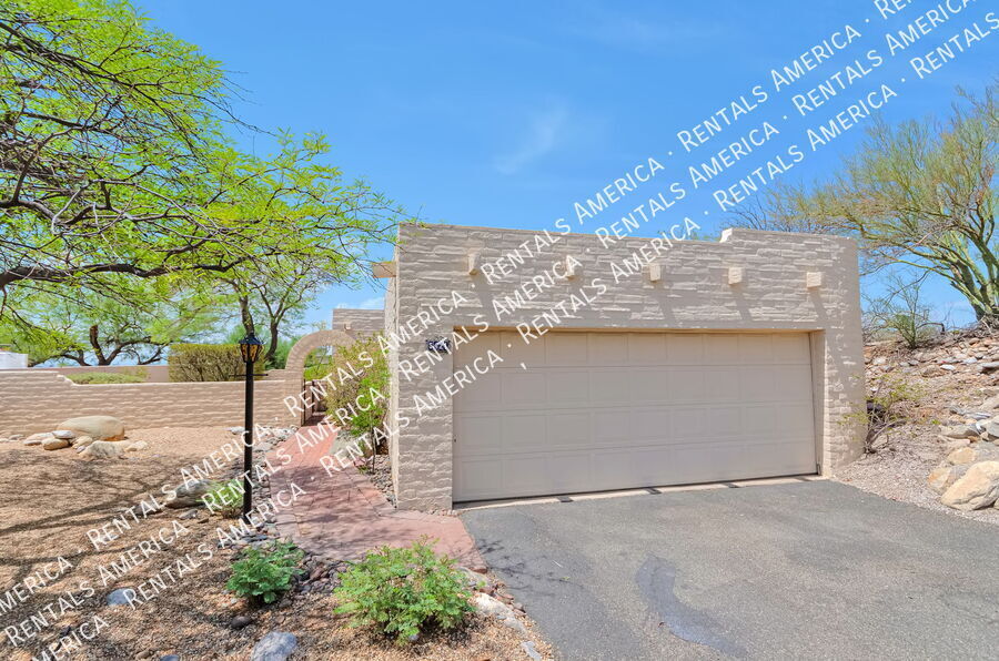 5421 N Paseo de la Pereza in Tucson, AZ - Building Photo