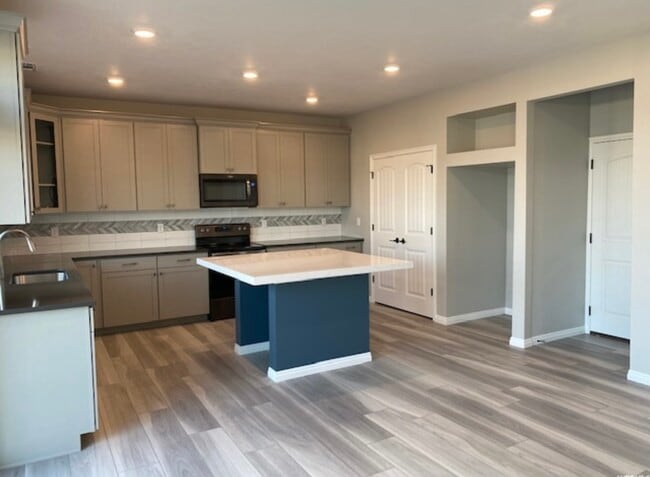 314 S High Rock Ave in Saratoga Springs, UT - Building Photo - Building Photo