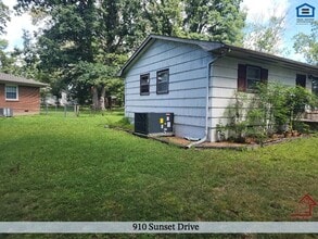 910 Sunset Dr in Cookeville, TN - Foto de edificio - Building Photo