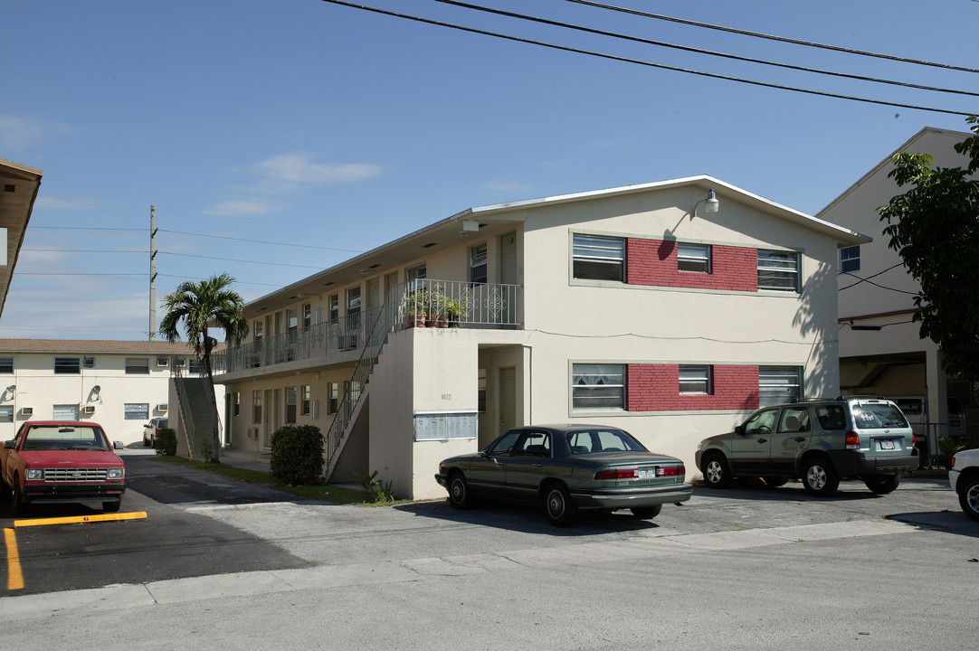 1135 W 28th St in Hialeah, FL - Building Photo