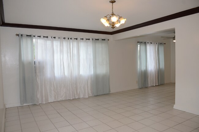 1218 N Park Western Dr-Unit -Apt #3 in Los Angeles, CA - Building Photo - Building Photo