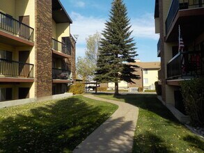 South Valley in Evanston, WY - Foto de edificio - Building Photo