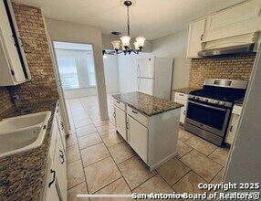 431 Sussex Ave in San Antonio, TX - Building Photo - Building Photo
