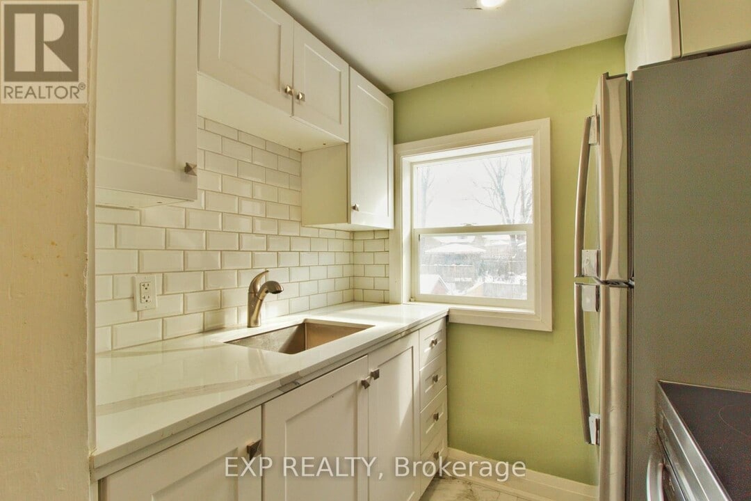 1243 Langmuir Ave in London, ON - Building Photo