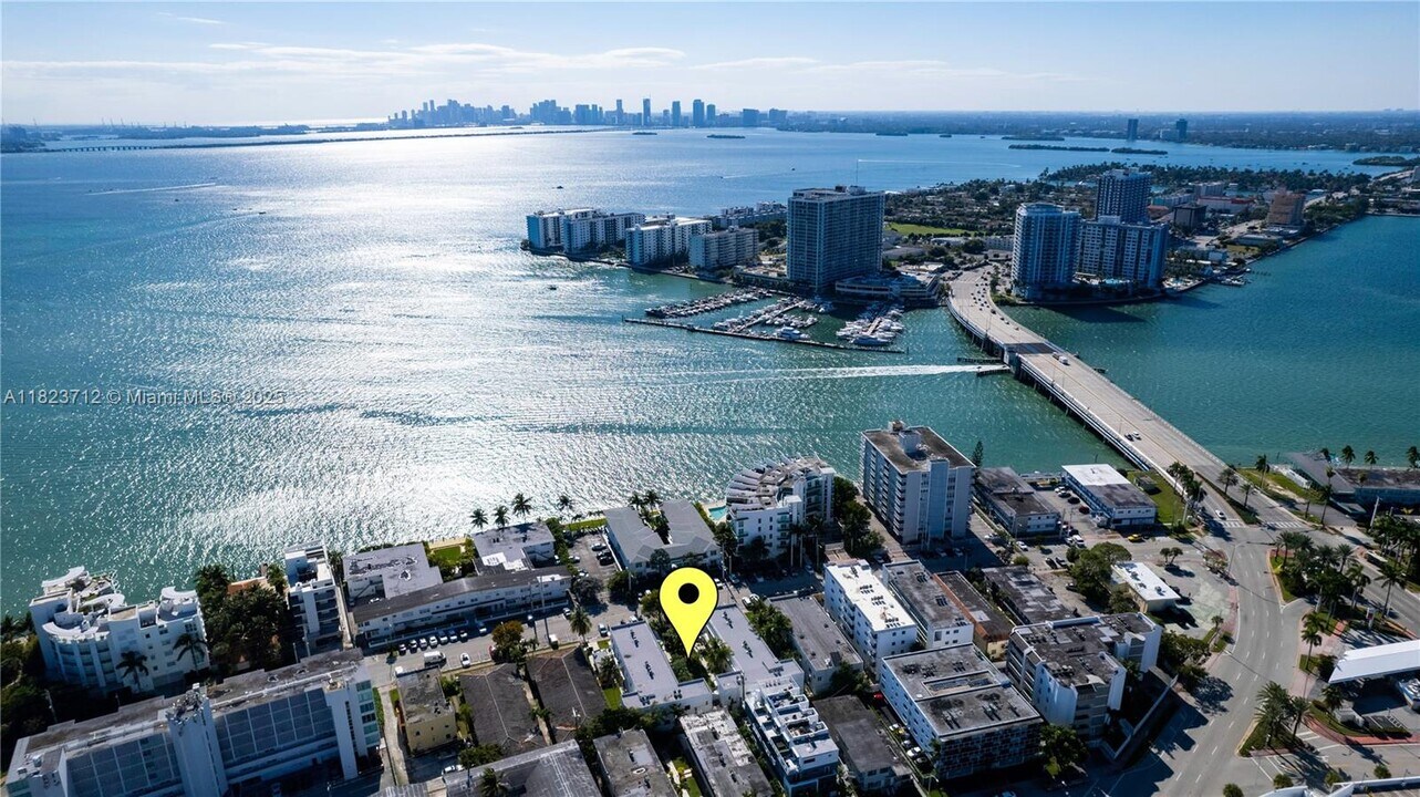 1971 Bay Dr in Miami Beach, FL - Building Photo