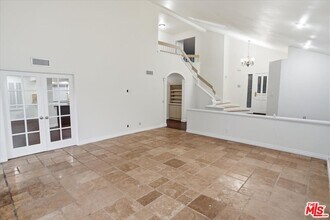 24124 Mentry Dr in Santa Clarita, CA - Building Photo - Building Photo