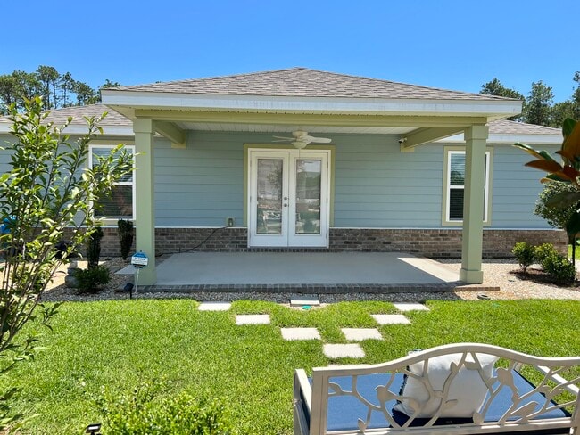 709 Riverwalk Cir in Freeport, FL - Building Photo - Building Photo