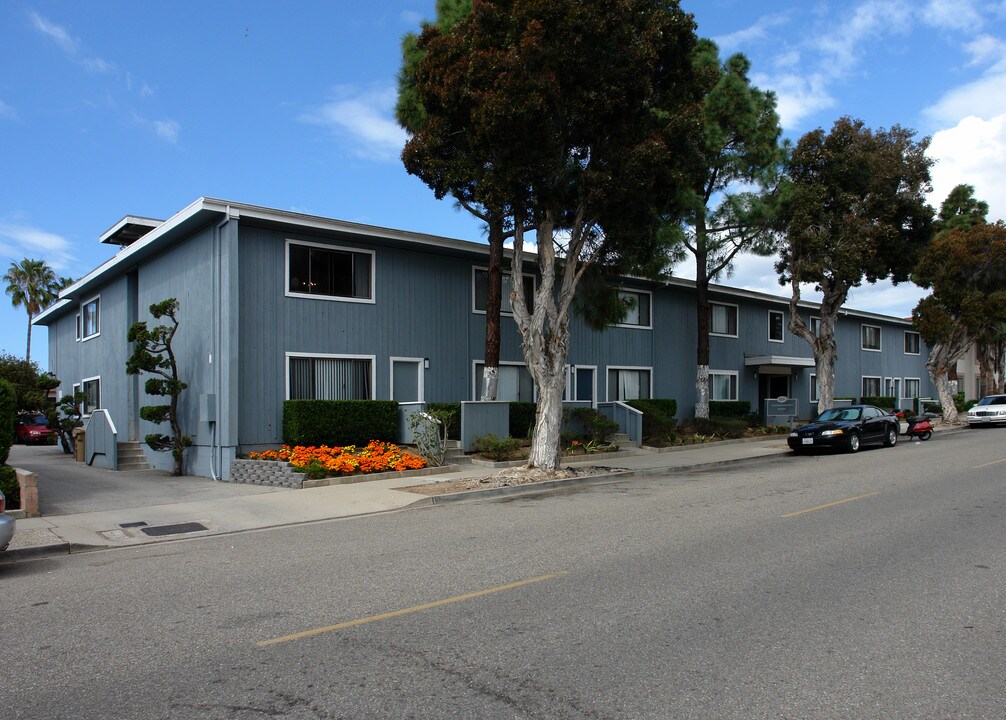 Ellwood Beach Apartments in Goleta, CA - Building Photo