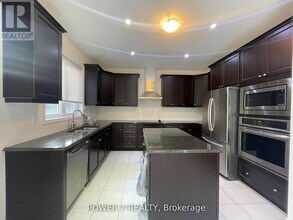 123 Major Cres in Aurora, ON - Building Photo - Building Photo