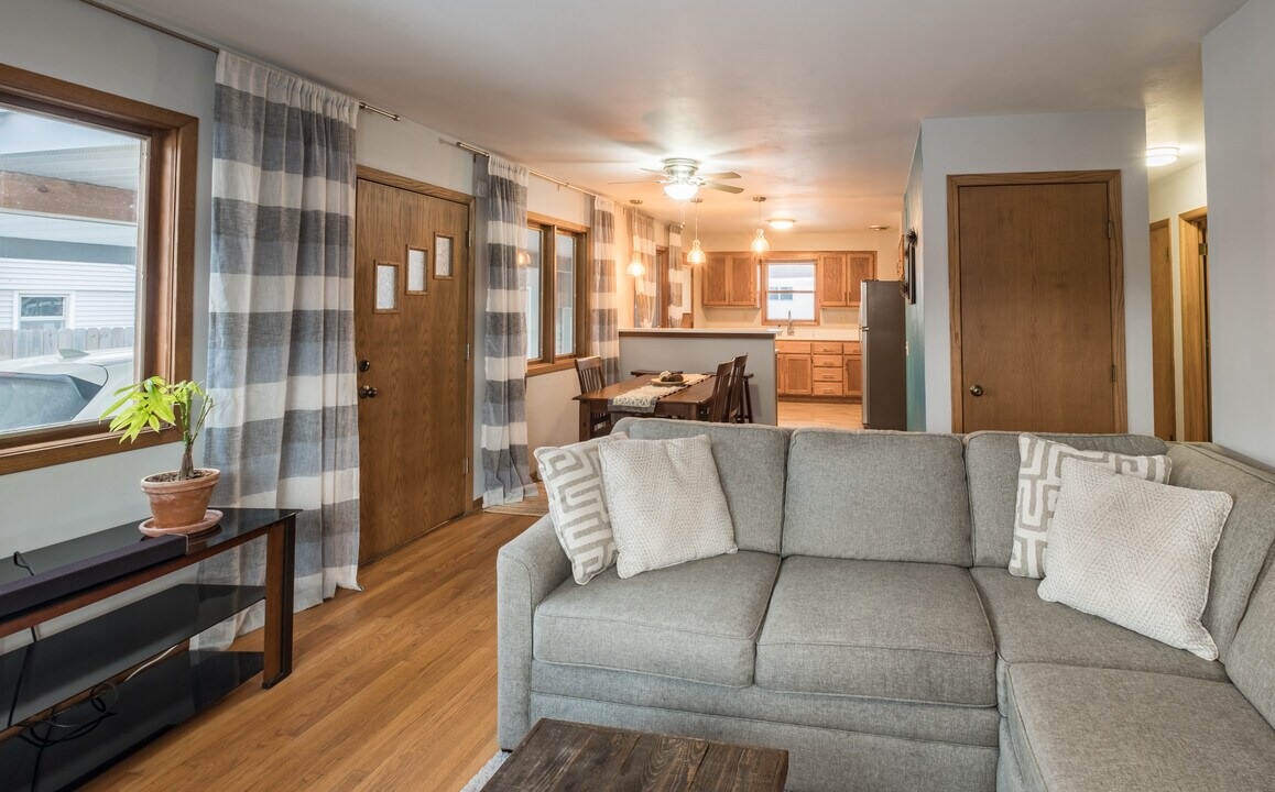 38 Cumberland Ln in Madison, WI - Building Photo