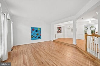 5015 Waple Ln, Unit 3047 Northwest 91st. Ave.  APT 204 in Alexandria, VA - Building Photo - Building Photo