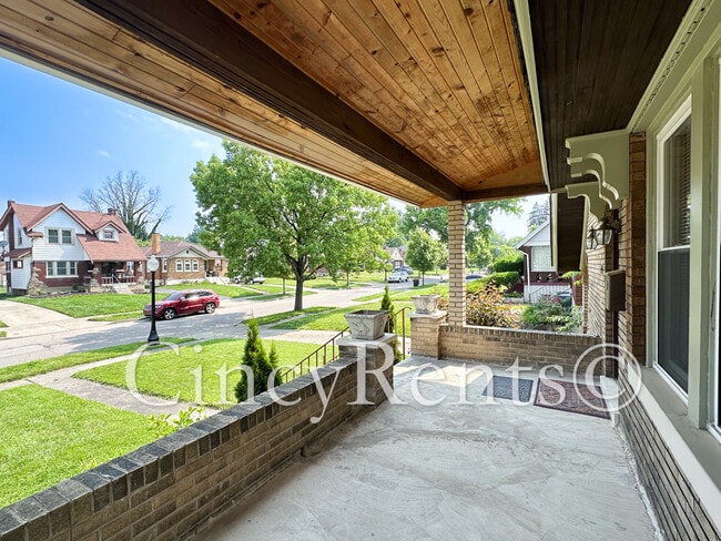 1905 Berkley Ave in Cincinnati, OH - Building Photo - Building Photo