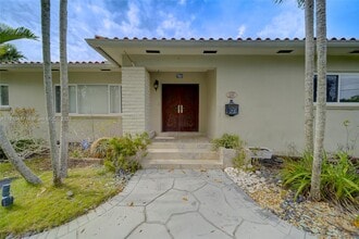 5780 SW 53rd Terrace in Miami, FL - Building Photo - Building Photo
