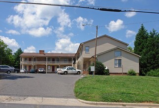 Chateaux Apartments in Asheboro, NC - Building Photo - Building Photo