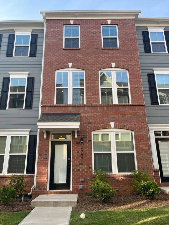6300 Cleburne Ct in Charlotte, NC - Building Photo
