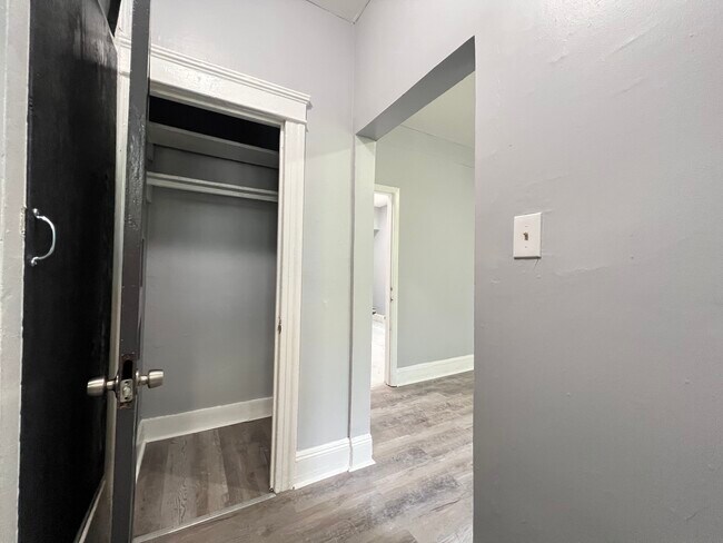 95 Bostwick Ave, Unit 1A in Jersey City, NJ - Building Photo - Building Photo