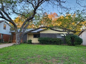 1713 Chip-N-Dale Dr in Arlington, TX - Building Photo