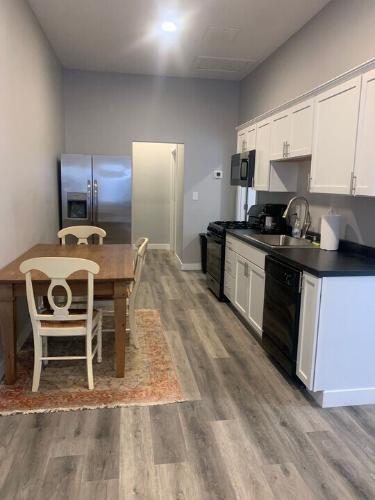 1527 Poplar St-Unit -Unit B in Terre Haute, IN - Building Photo