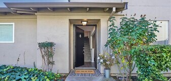 1039 Mohr Ln, Unit C in Concord, CA - Building Photo