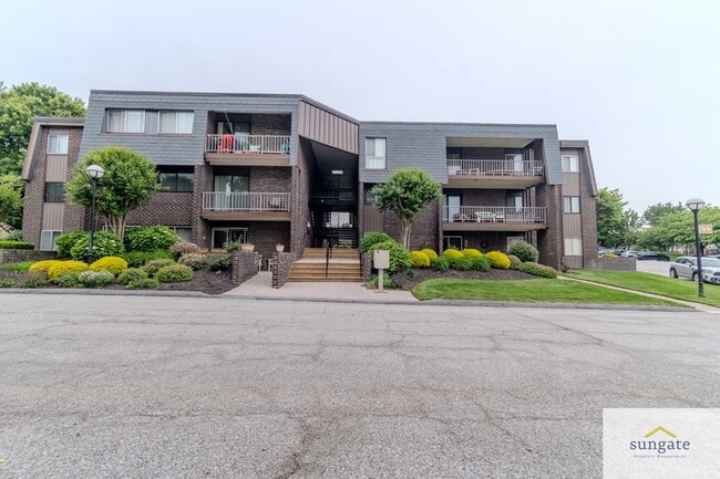 property at 35 Stonehenge Cir