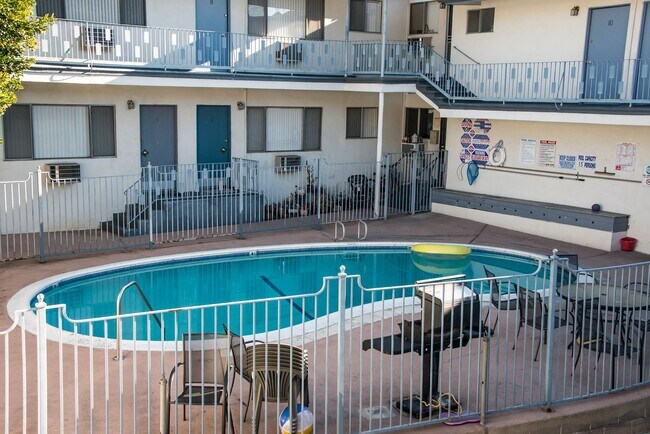 2722 Honolulu Ave in Montrose, CA - Building Photo - Building Photo