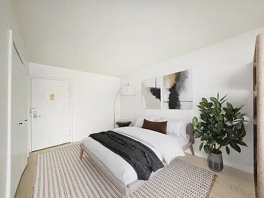 275 South St in New York, NY - Building Photo