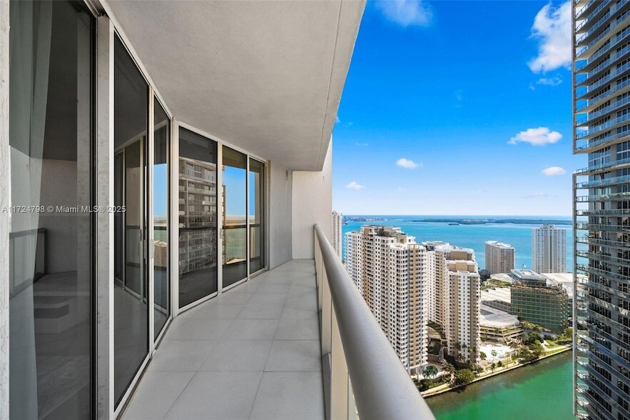 475 Brickell Ave, Unit 3711 in Miami, FL - Building Photo