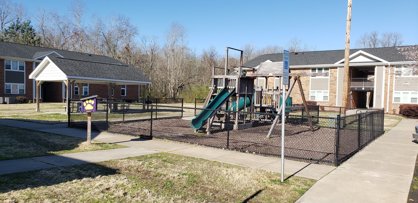 River's Landing in Elizabeth City, NC - Building Photo