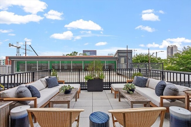 523 S West St, Unit 205 in Raleigh, NC - Building Photo - Building Photo