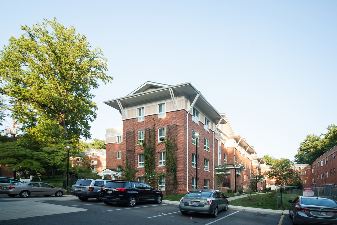 104 Schuyler Rd in Silver Spring, MD - Foto de edificio