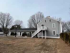 138 E Main St in Clinton, CT - Building Photo - Building Photo