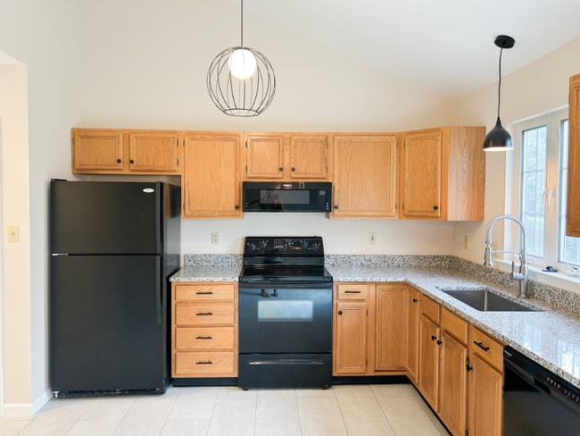 property at 21 Oakgrove Ln
