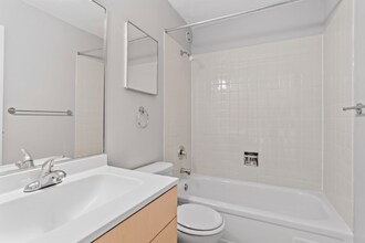 99 E 13th St in Chicago, IL - Building Photo - Building Photo