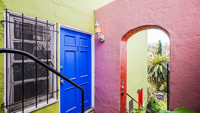 1822 1/2-2067 Ivar Ave in Los Angeles, CA - Building Photo - Building Photo
