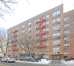 14220 41st Ave in Flushing, NY - Foto de edificio - Building Photo