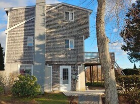 32 5th Ave in Charlestown, RI - Building Photo