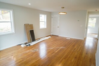 8 Sussex Ln in Worcester, MA - Building Photo - Building Photo