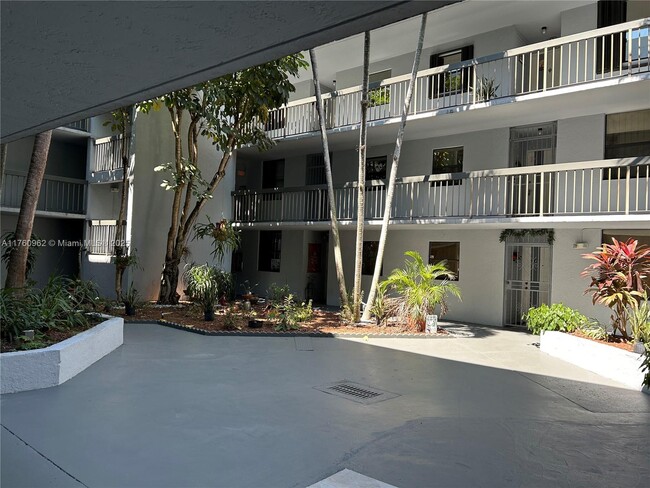 12219 SW 14th Ln in Miami, FL - Foto de edificio - Building Photo