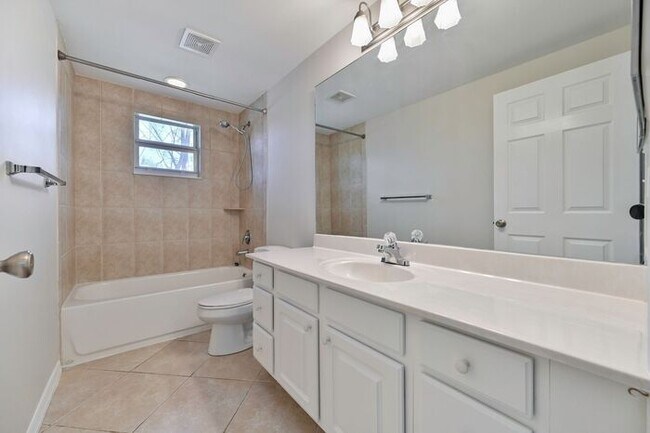 10030 Maddox Ln-Unit -APT 201 in Bonita Springs, FL - Building Photo - Building Photo