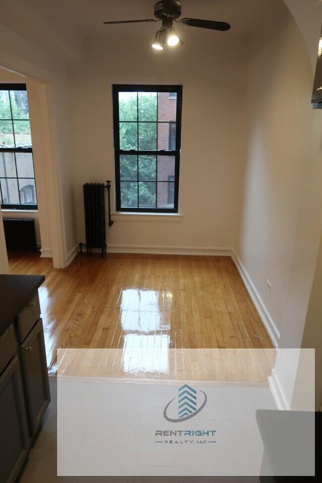 property at 426 W Briar Pl