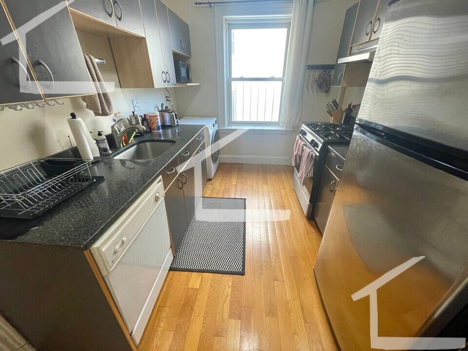 1662 Commonwealth Ave in Boston, MA - Building Photo