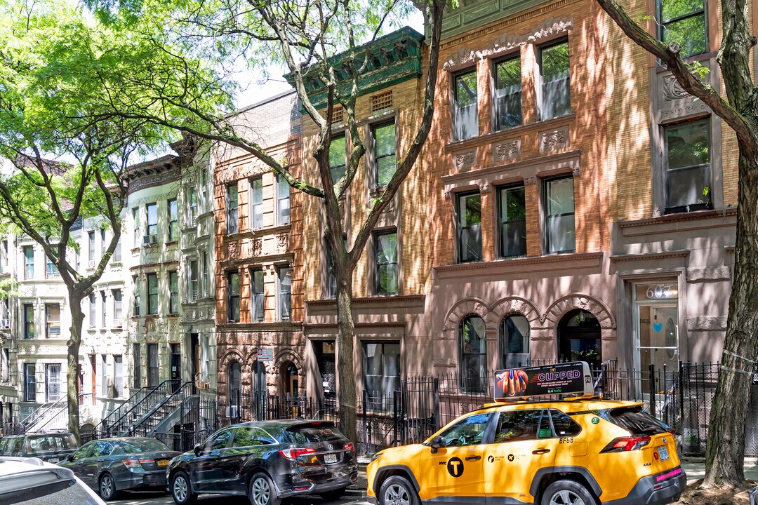 611 West 138th Street in New York, NY - Building Photo