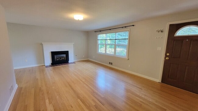 1419 108th Ave SE in Bellevue, WA - Building Photo - Building Photo