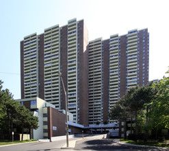 1 Massey Sq in Toronto, ON - Building Photo - Building Photo