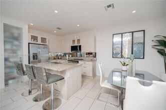 15785 NW 91st Ct in Miami Lakes, FL - Building Photo - Building Photo