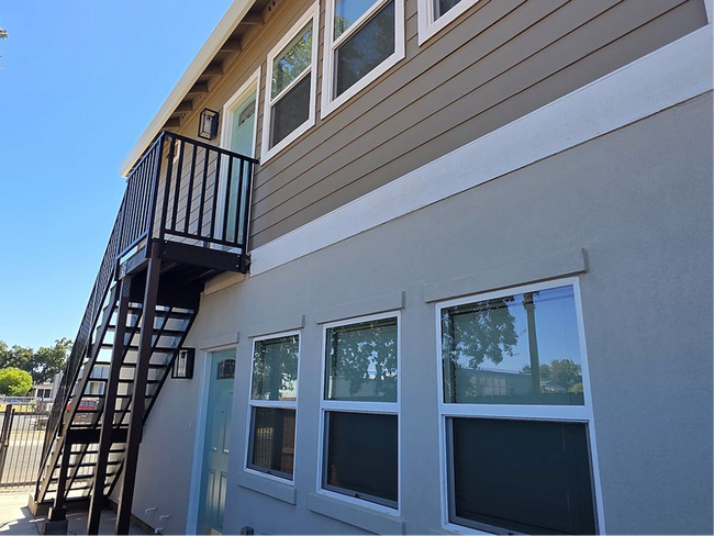 1369 Harris Ave in Sacramento, CA - Building Photo - Building Photo